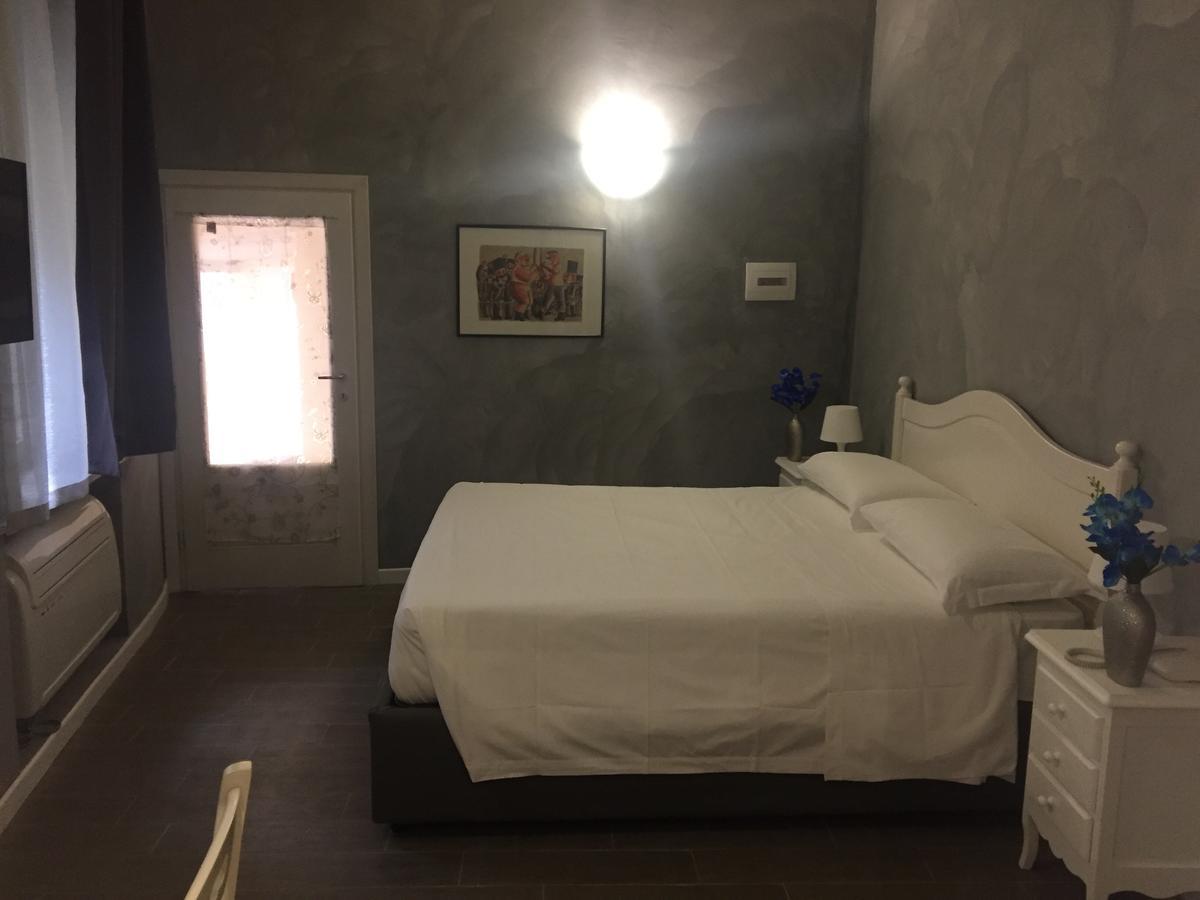 Domizia Top Floor Guest House Рим Екстер'єр фото